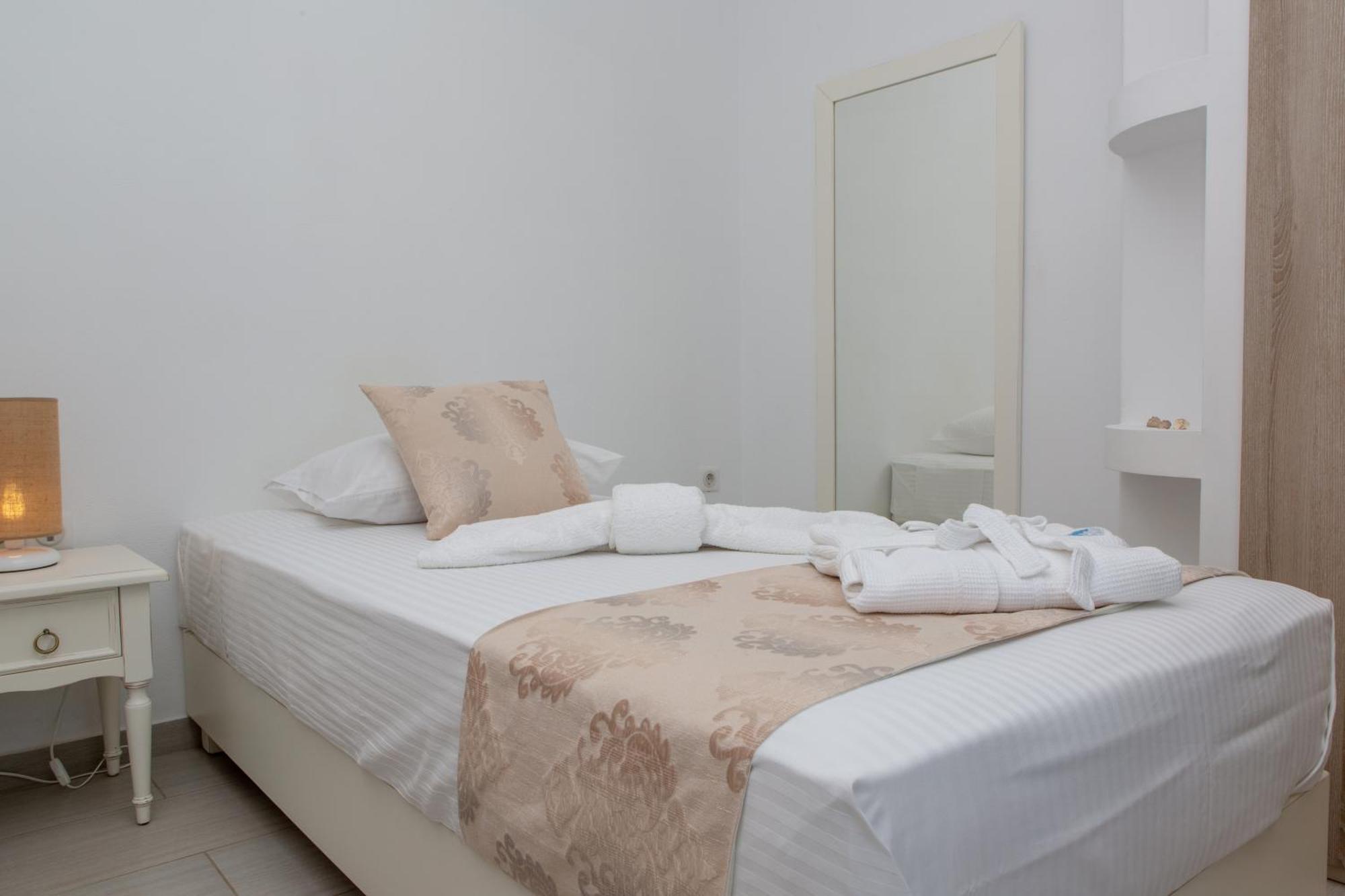 Sun And Moon Villas Pirgaki  Rom bilde